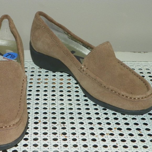 NEW ANNE KLEIN SPORT Suede Loafers Sz 7.5 M - Picture 4 of 5